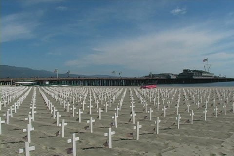 Nearly 3000 crosses representing american soldiers killed in Iraq (pan).