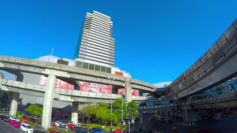 4K TIMELAPSE Busy road with skytrain at MBK,Bangkok,Thailand 
