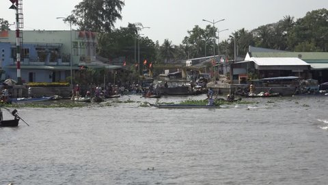 SOC TRANG, VIETNAM-16 FEBRUARY 2015: Crowded business activities on Nga Nam floating market just prior Vietnam Traditional New Year Festival

