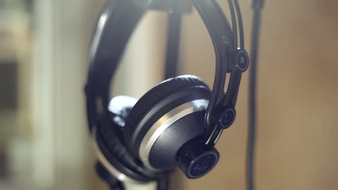 Studio headphones microphone