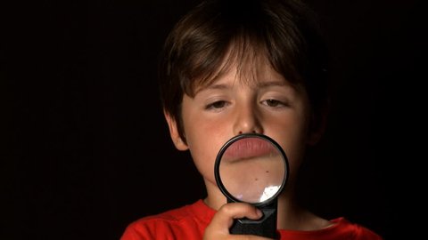 kid using magnifier