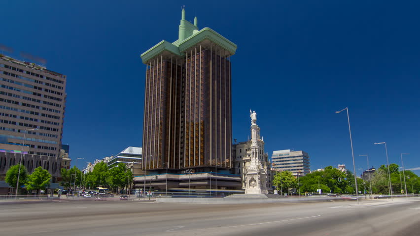 Monument to explorer Christopher Columbus on the Columbus square timelapse hyperlapse.