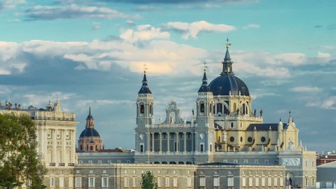 Madrid, Spain skyline timelapse at Santa Maria la Real de La Almudena Cathedral and the Royal Palace.
