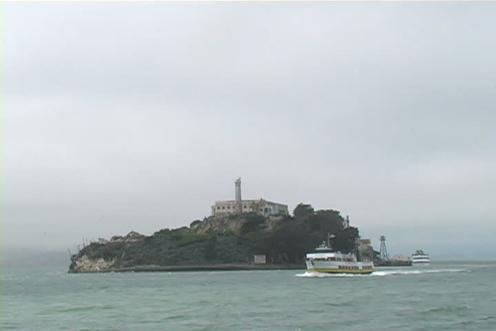 Tour boat returning from Alcatraz.