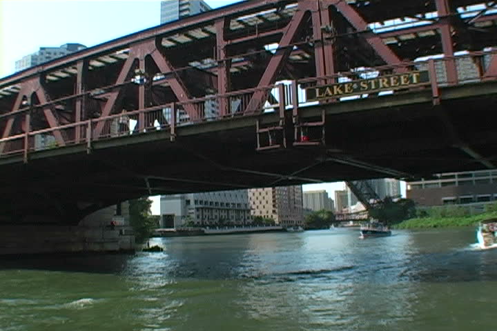 A boat on the Chicago river near Lake Street.