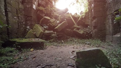 Ancient and enormous. moss covered stone blocks of a collapsed wall. overgrown with vines at a temple ruin in Cambodia. Video 3840x2160 Stockvideo