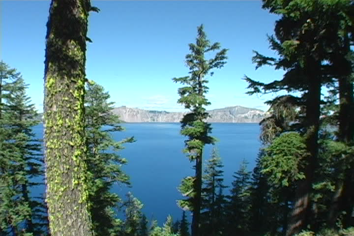 Pan of the bluest and deepest lake in the U.S.