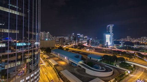 Top view of busy traffic night in finance urban timelapse hyperlapse with panorama of city buildings, hong kong city Stockvideo