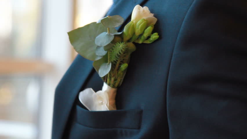 groom boutonniere
