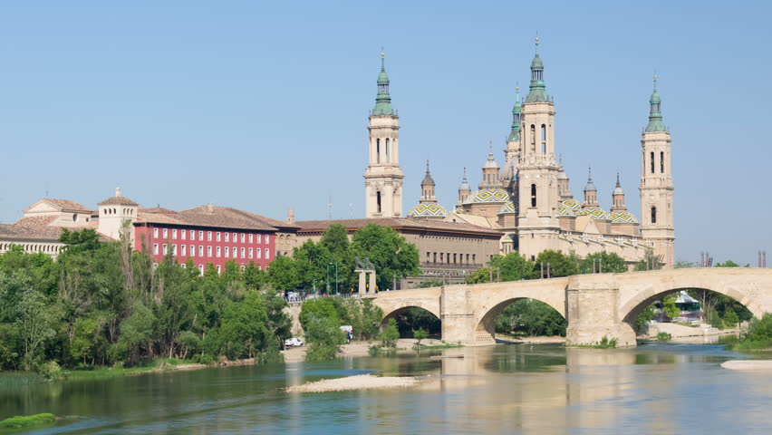 Zooming timelapse of Zaragoza in a summer morning