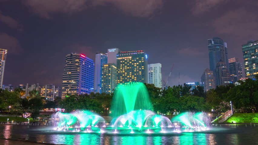 night light kuala lumpur music fountain show KLCC park panorama 4k time lapse malaysia