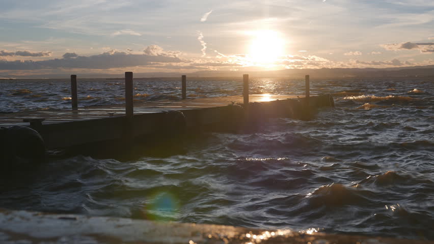 4k Loopable dusk over pier