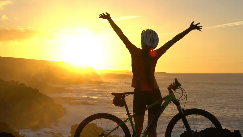 Carefree Female Mtb Cyclist Mountain Cimu 100 Jogdijmentes Stockvideo Shutterstock