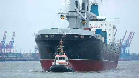 Tug and bulk-carrier maneuver