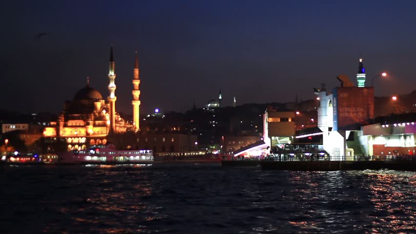 Night at Eminonu, Istanbul 