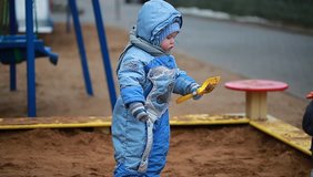 Video kid playing in a sandbox
