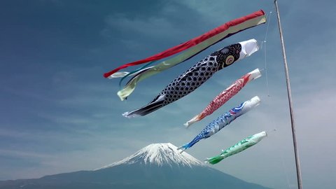 Mt. Fuji and Japanese Carp Streamers in the Spring Wind, japan Stockvideó