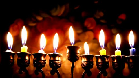 Hanukah candles celebrating the Jewish holiday, videoclip de stoc