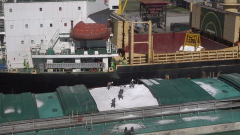 RIO GRANDE, RIO GRANDE DO SUL/BRAZIL - FEBRUARY 15, 2016: Grab loading cargo onto ship, Port of Rio Grande. Lake Arafura ship is a bulk carrier registered in Panama.