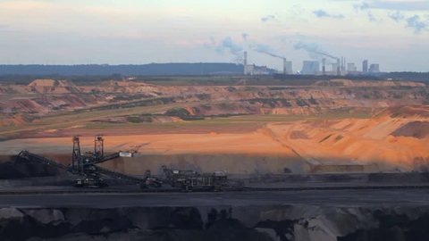 Lignite-fired power plant with open-pit lignite mining in foreground