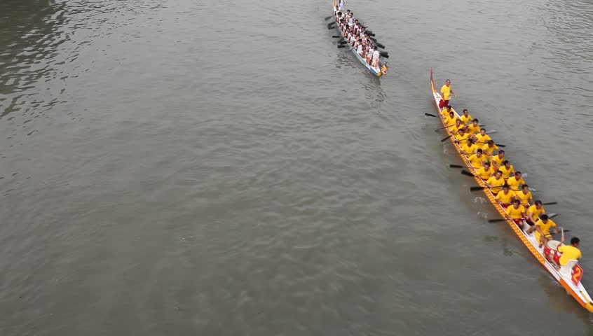 HANGZHOU, CHINA - NOV 5: Participants in action at the FenJiang River Dragon