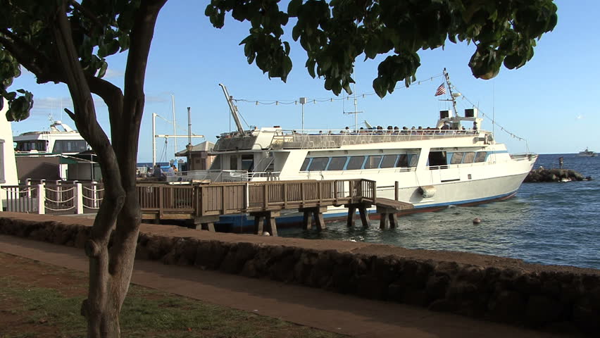 October 2011 - Hawaii - Excursion boat at dock