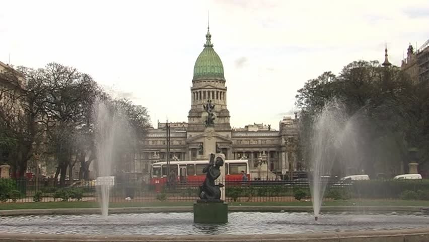 National Congress Build., Buenos Aires (Arg.), in the morning behind a fountain - SD 16:9, Panasonic NV-GS500 (3 CCD)