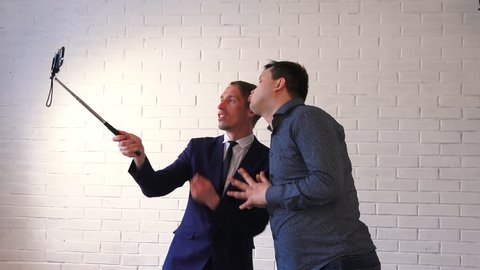 Two Men Make Selfies Posing Stockvideos Filmmaterial 100 Lizenzfrei Shutterstock
