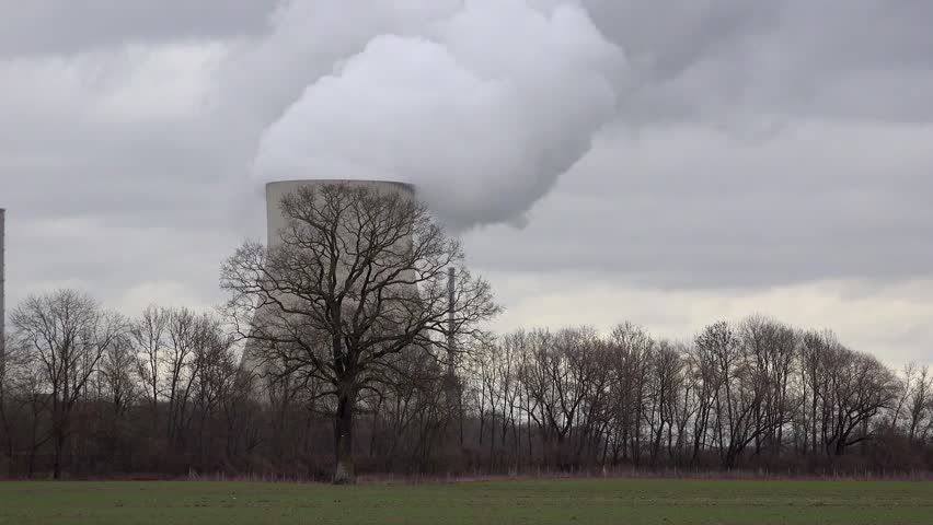 4K time-lapse footage of the Isar 2 nuclear power plant in Essenbach, Germany