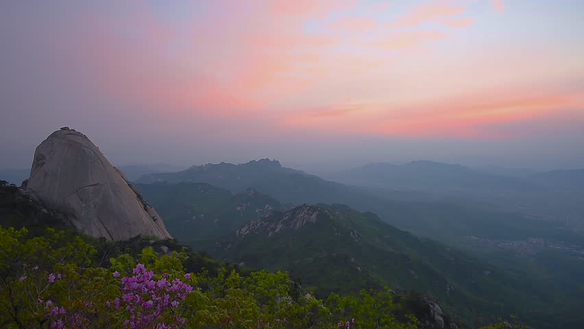 Morning peak in the summer sun and the beautiful flowers, beautiful mountains, South Korea.