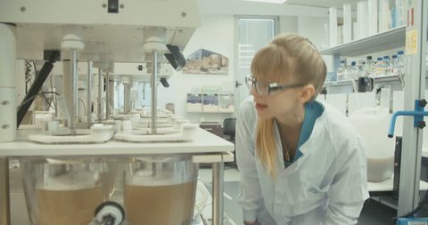 Scientist working in a pharmaceutical lab