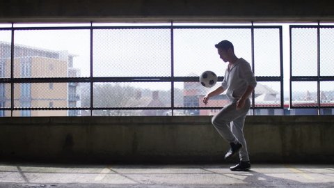 4K Football player doing fancy kick up tricks with a soccer ball Video Stok