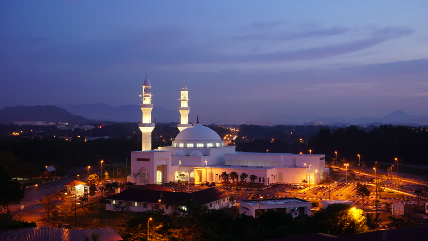 Time lapse of al-hussain mosque in seremban 2, negeri sembilan, malaysia at  sunrise