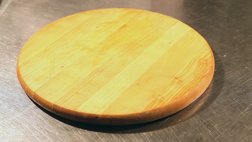 chef sliced fresh tomatoes on a cutting board