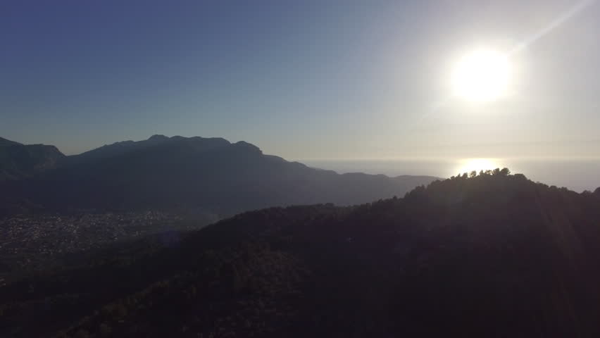 areal video mountains, con Phantom 3 pro in log, a Majorca