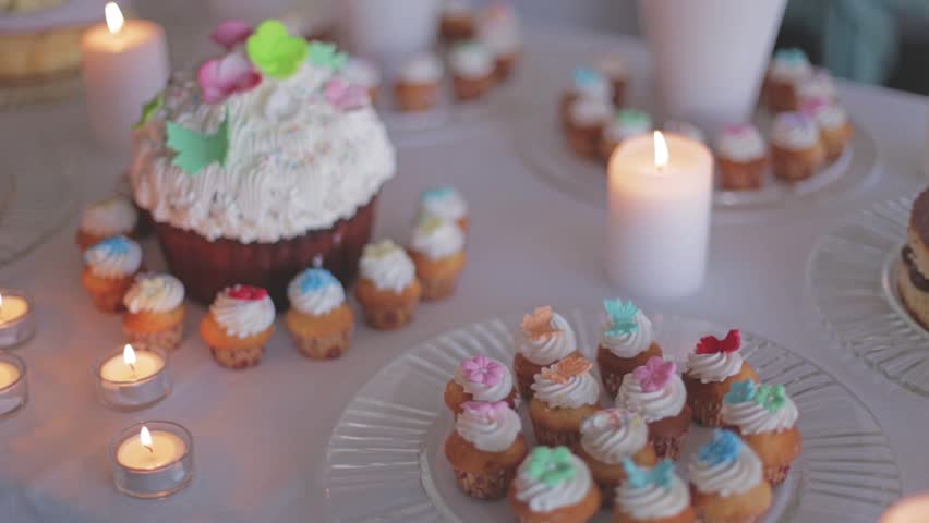 Cakes and desserts confectionery