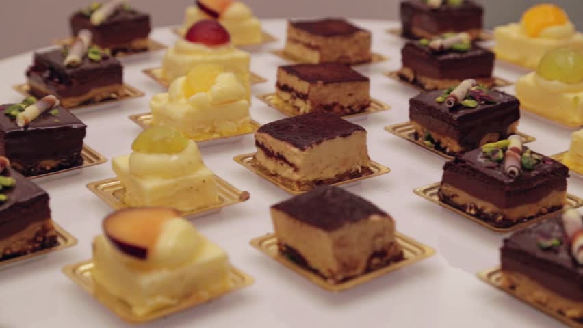Cakes and desserts confectionery