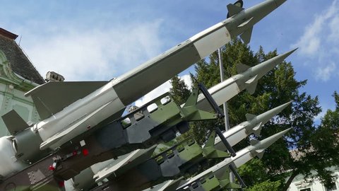 Missiles for defense against attacks from the air ; Launching ramp with military missile systems to defend against attacks from the air.