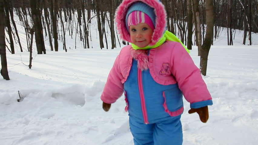 baby girl  in winter park