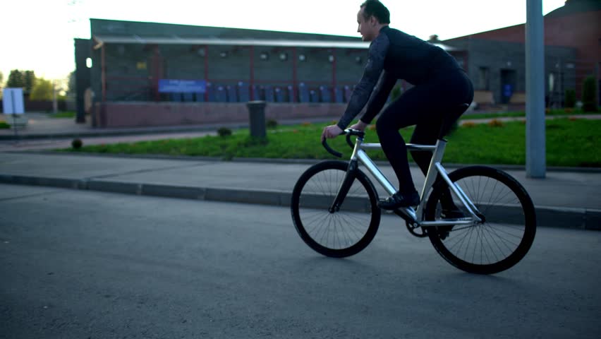 riding fixed gear