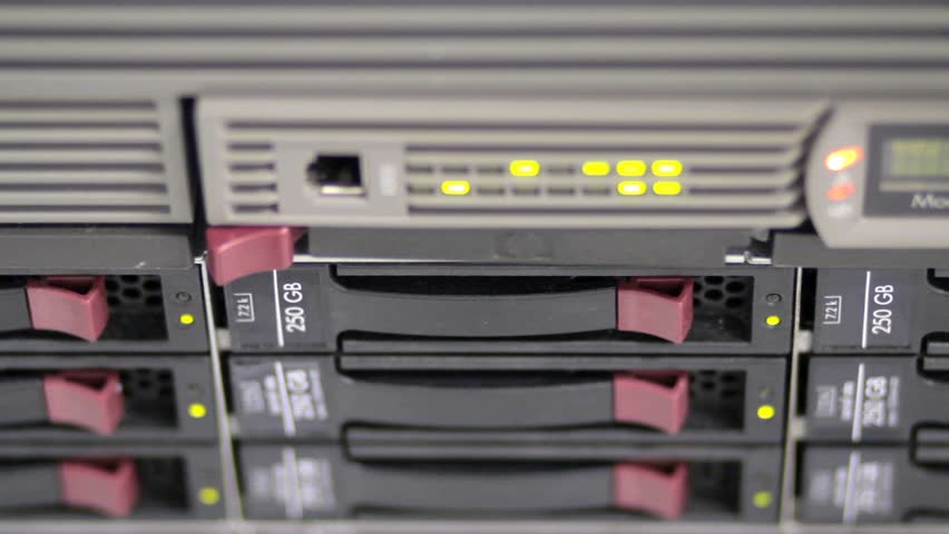Горит индикатор жесткого диска. Индикатор hdd. световая индикация сервера. индикация на серверных дисках. индикаторы на корпусе сервера.