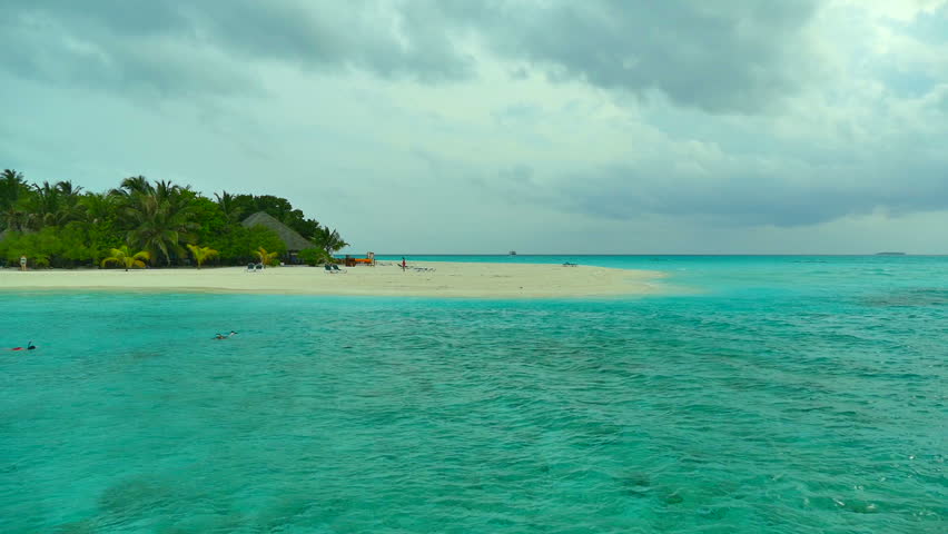 Beautiful tropical beach and sea in maldives island