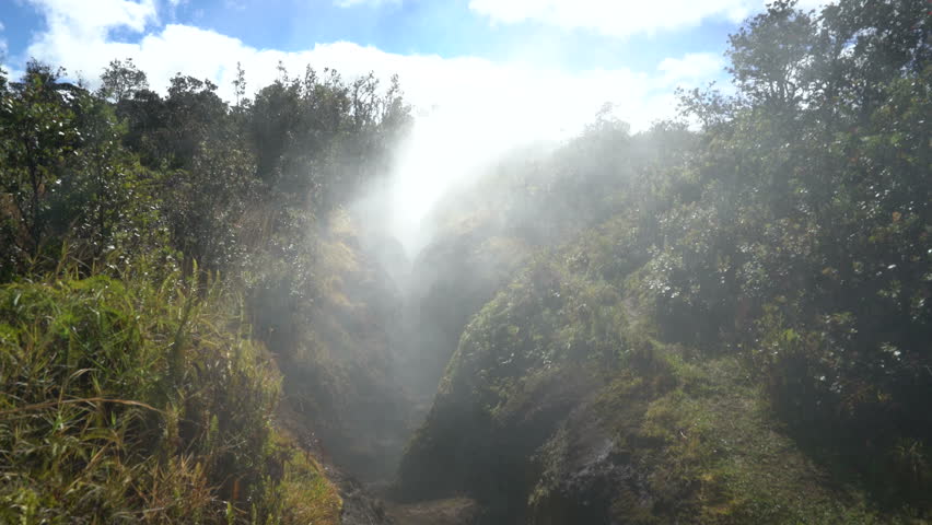 Steamed sulfur banks - Hawaii Volcano National Park
