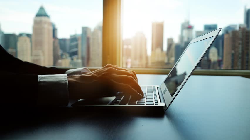 Working%20On%20Laptop%20Computer%20in%20Arkivvideomateriale%20%28100%20%%20royaltyfritt%29%20%2016830700%20|%20Shutterstock