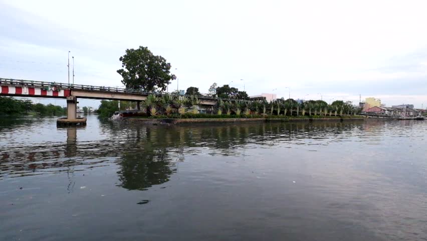 3 way intersection on Sai Gon River, connect traffic to central districts.