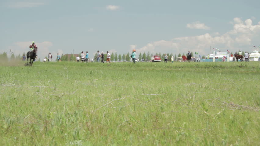 Horse races during the national holiday