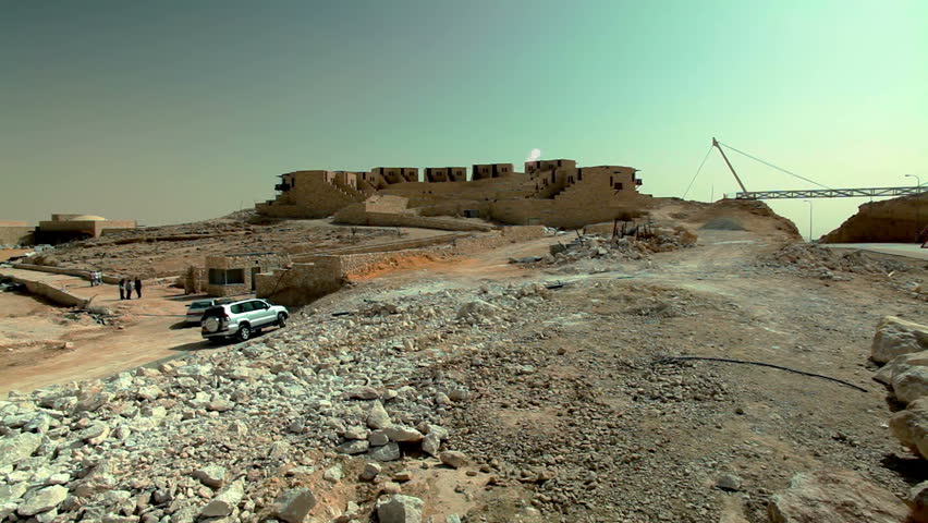 the Beresheet Hotel under construction on the edge of the Mitzpe Ramon Crater in