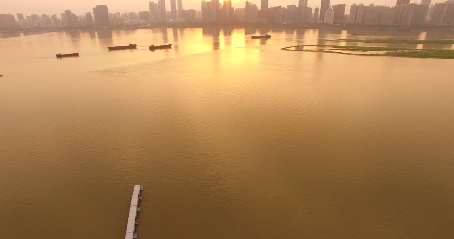 Jiangxi Nanchang River on both sides of the Pavilion of Prince Teng