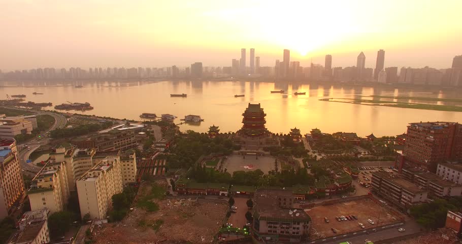 Jiangxi Nanchang River on both sides of the Pavilion of Prince Teng