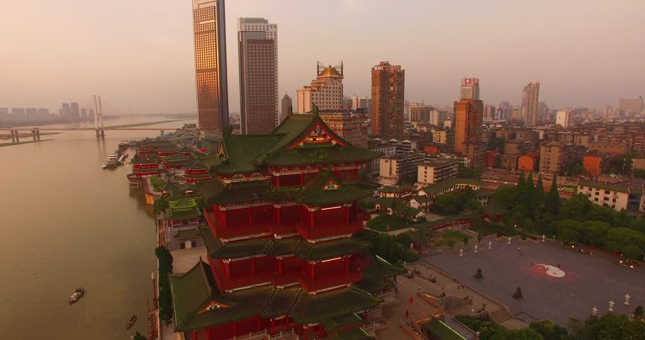 Jiangxi Nanchang River on both sides of the Pavilion of Prince Teng